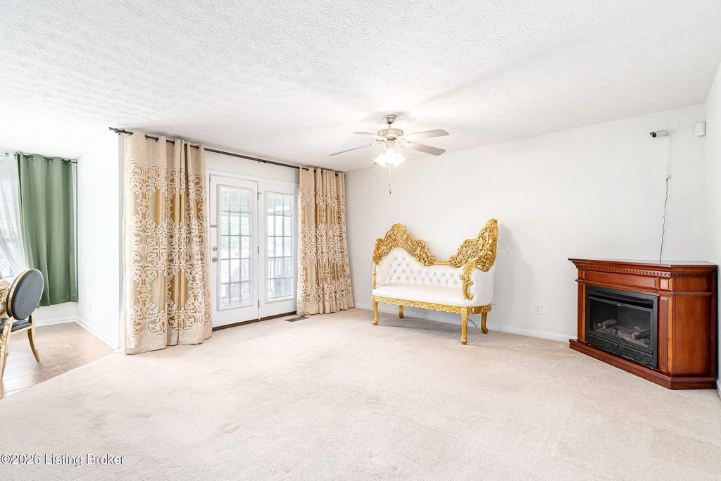 Photo of 193 Mallard Lake Blvd, Shepherdsville, KY 40165 (MLS # 1714871)