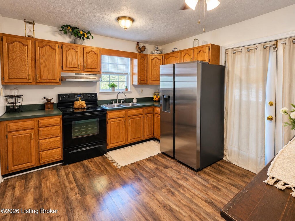 Photo of 3021 Wurtele Ave, Louisville, KY 40216 (MLS # 1732766)