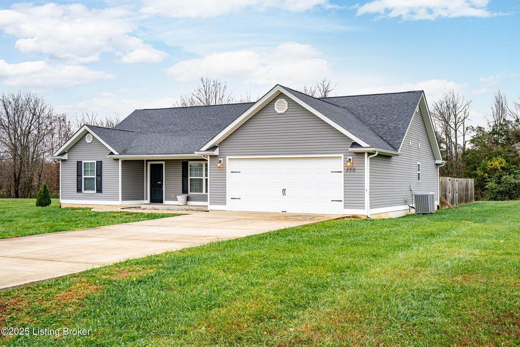Photo of 158 Captiva Ct, Elizabethtown, KY 42701 (MLS # 1703987)