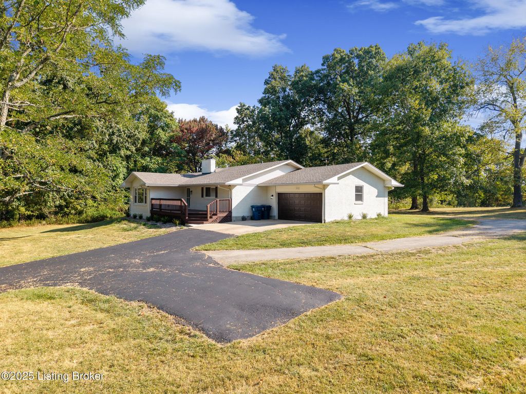 Photo of 1510 Rebel Ridge Rd, La Grange, KY 40031 (MLS # 1700083)