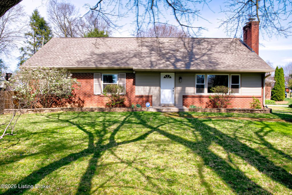 Photo of 611 Rudy Ln, Louisville, KY 40207 (MLS # 1712353)