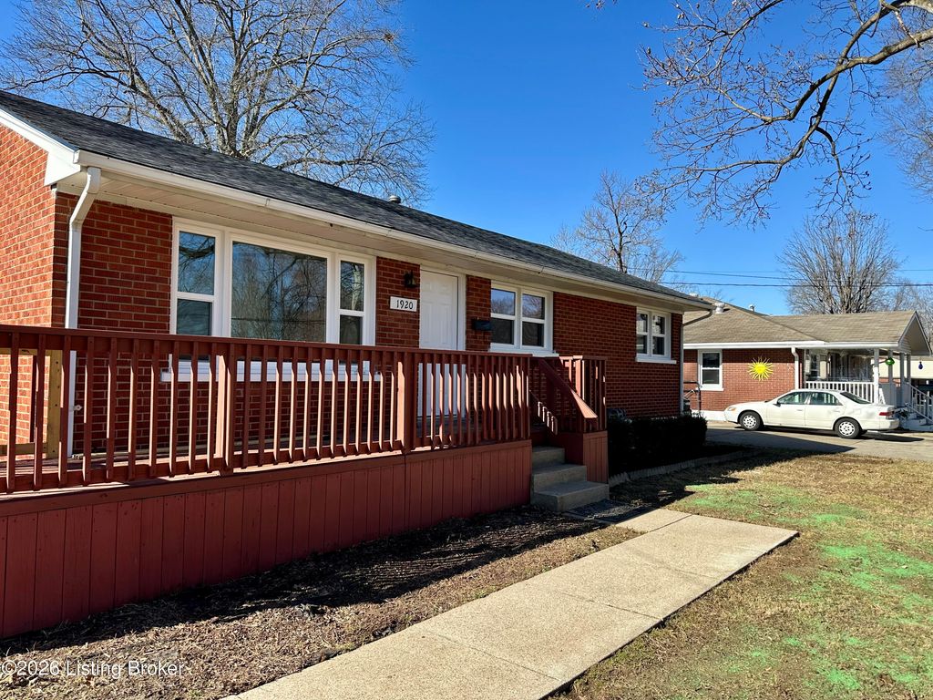 Photo of 1920 Dixie Garden Dr, Louisville, KY 40272 (MLS # 1709515)