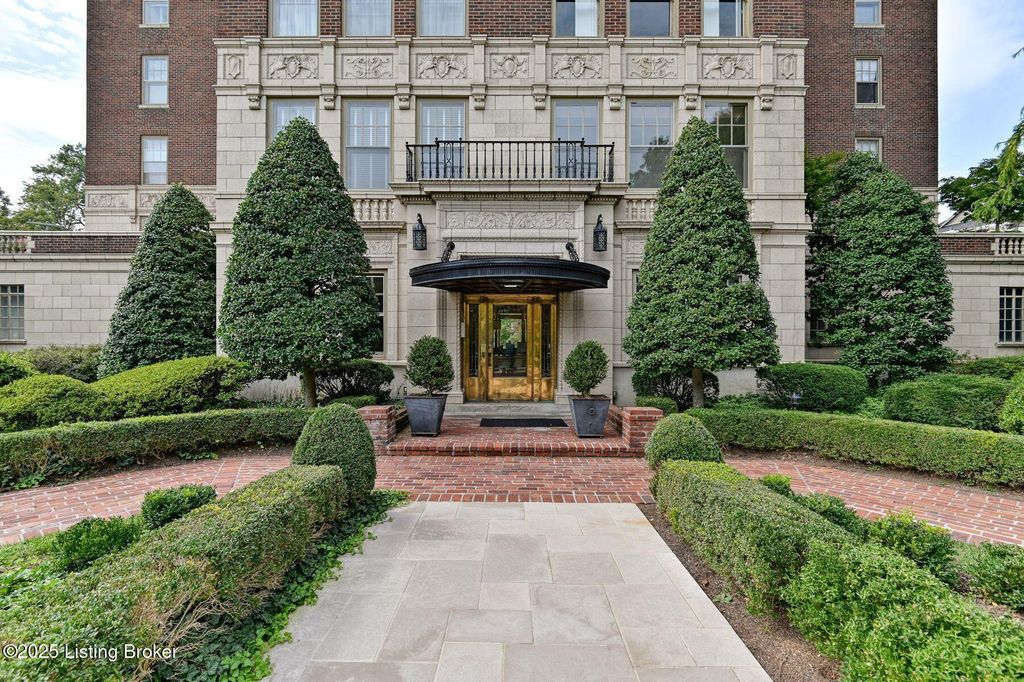 Photo of 1416 Willow Ave #APT 3B, Louisville, KY 40204 (MLS # 1704826)