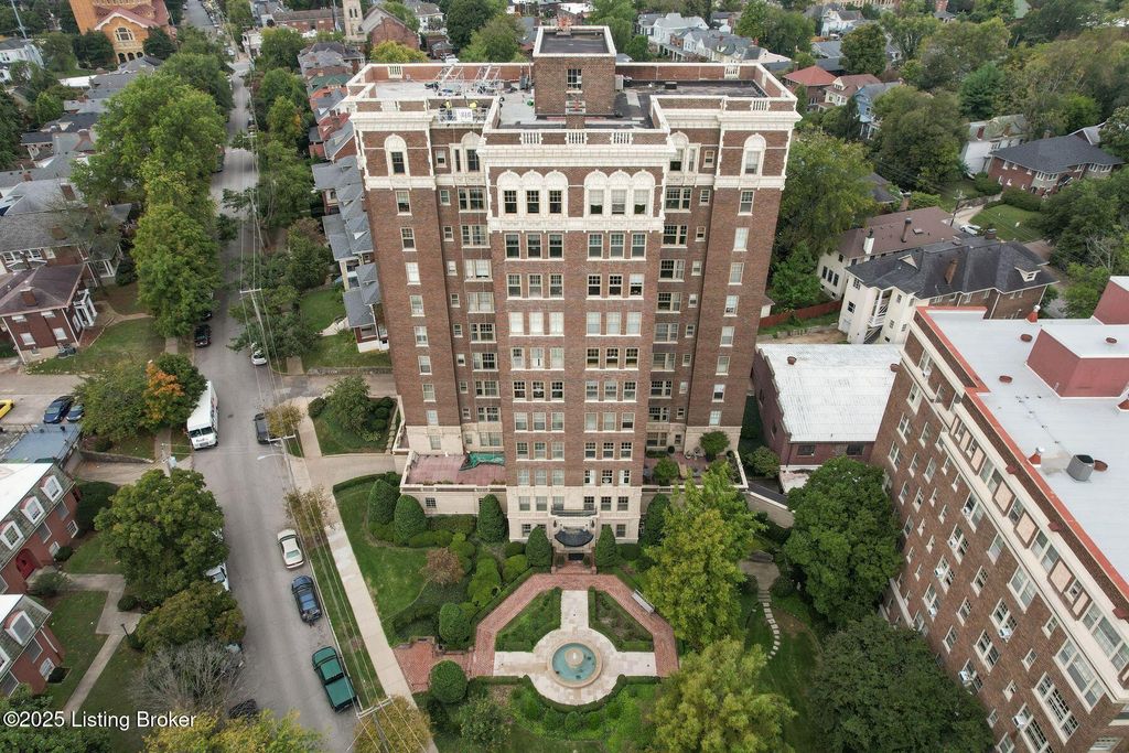 Photo of 1416 Willow Ave #APT 3B, Louisville, KY 40204 (MLS # 1704826)