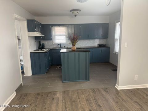 Photo of 1818 Lewiston Dr, Louisville, KY 40216 (MLS # 1705030)