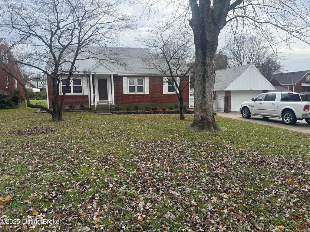 Photo of 1818 Lewiston Dr, Louisville, KY 40216 (MLS # 1705030)
