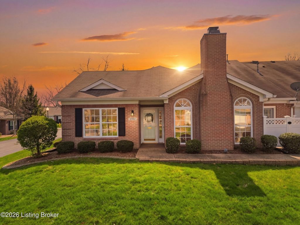 Photo of 10902 Oxford Commons Ct, Louisville, KY 40291 (MLS # 1712687)