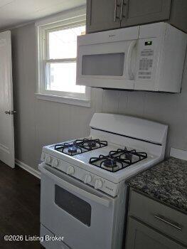 Photo of 1412 Lynnhurst Ave, Louisville, KY 40215 (MLS # 1730226)