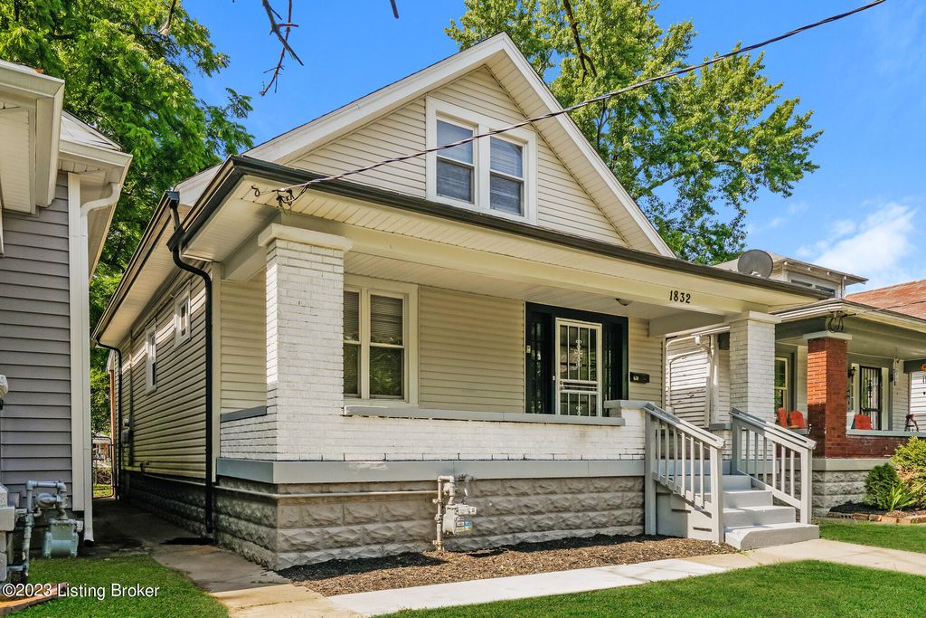 Photo of 1832 W Kentucky St, Louisville, KY 40210 (MLS # 1702426)