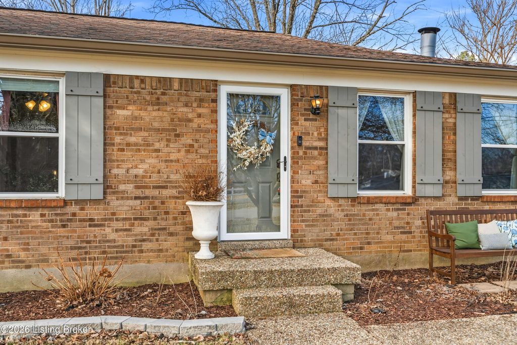 Photo of 6722 Blackhorse Dr, Louisville, KY 40291 (MLS # 1708094)