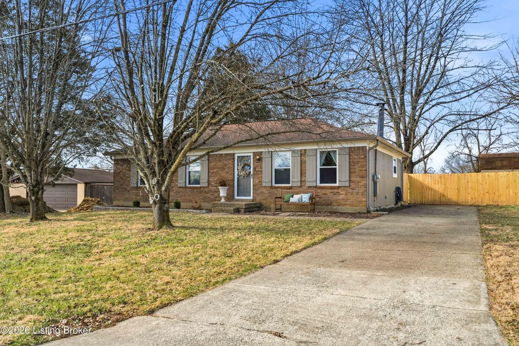 Photo of 6722 Blackhorse Dr, Louisville, KY 40291 (MLS # 1708094)