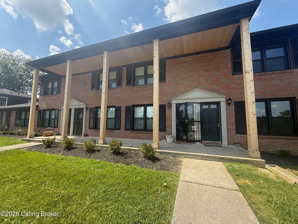 Photo of 10 Seminole Dr #10-15, Shelbyville, KY 40065 (MLS # 1707392)