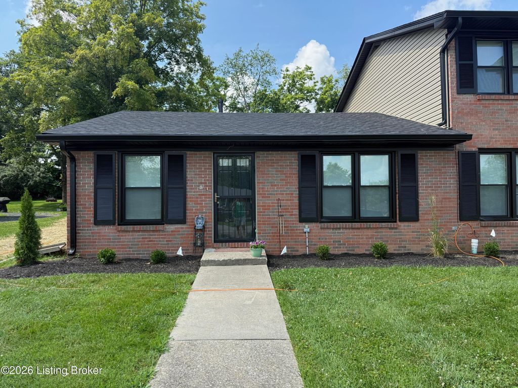 Photo of 10 Seminole Dr #10-15, Shelbyville, KY 40065 (MLS # 1707392)