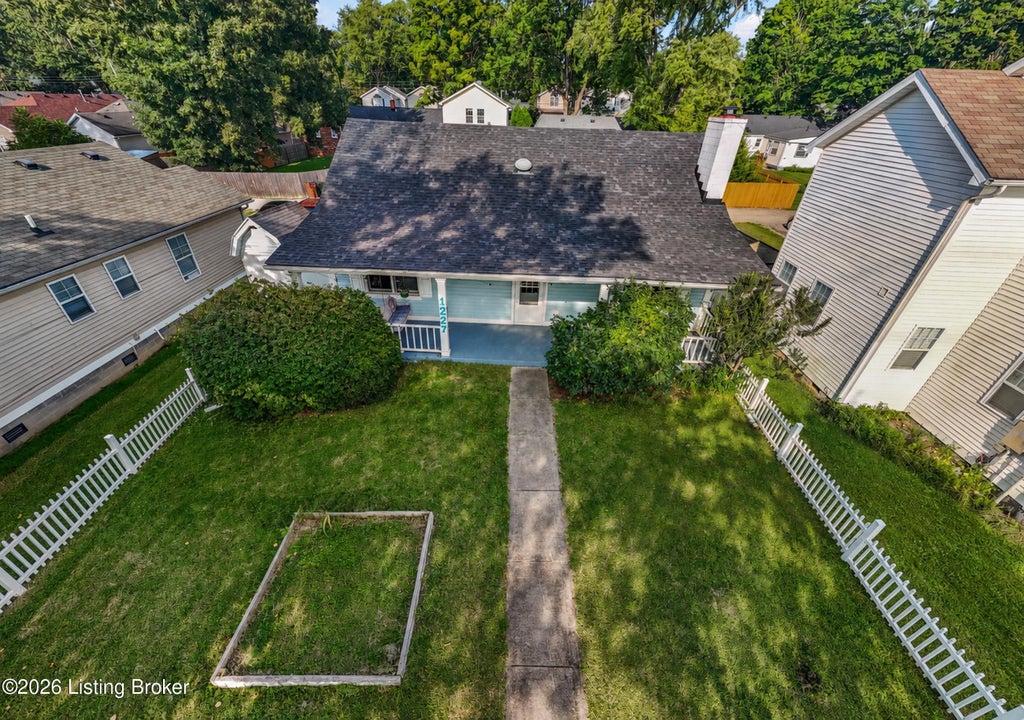 Photo of 1227 Ormsby Ln, Louisville, KY 40222 (MLS # 1727594)