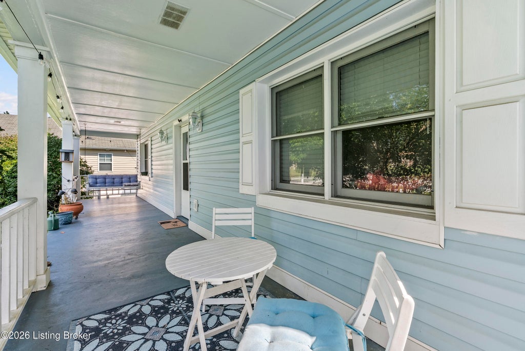 Photo of 1227 Ormsby Ln, Louisville, KY 40222 (MLS # 1727594)