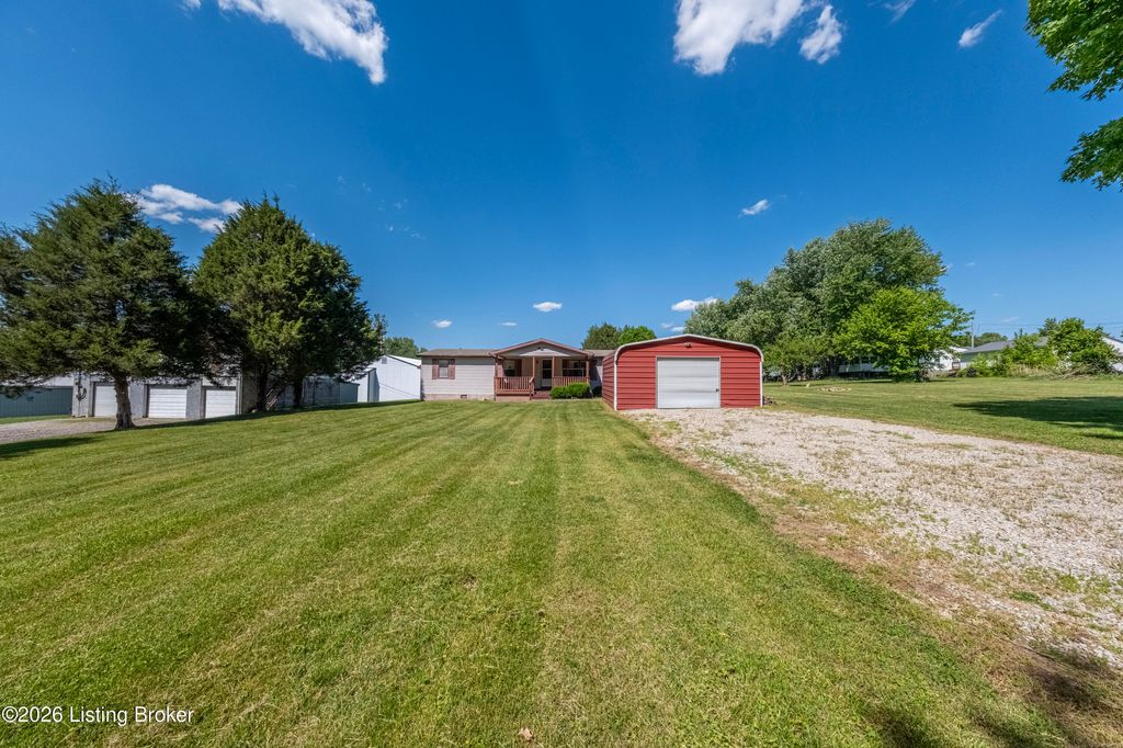 Photo of 114 W Holiday Beach Loop LOOP, McDaniels, KY 40152 (MLS # 1717156)