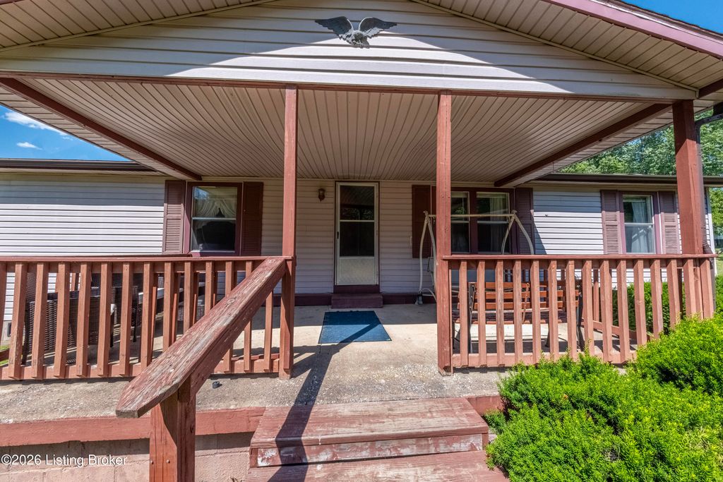 Photo of 114 W Holiday Beach Loop LOOP, McDaniels, KY 40152 (MLS # 1717156)
