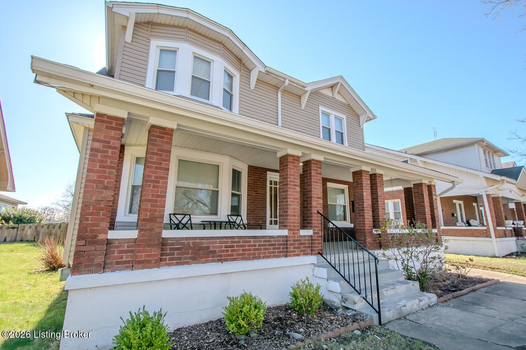 Photo of 1072 Eastern Pkwy, Louisville, KY 40217 (MLS # 1729973)