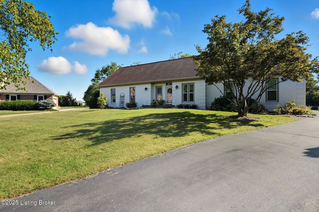 Photo of 14106 Steerforth Ct, Louisville, KY 40245 (MLS # 1700217)