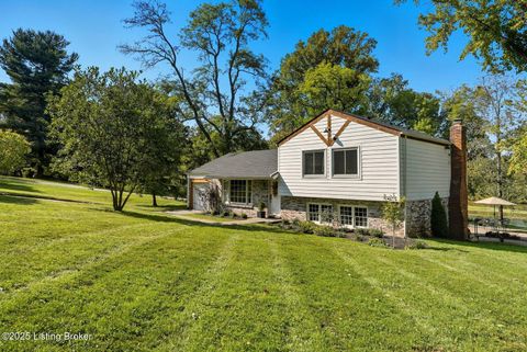 Photo of 1805 Springhill Rd, Anchorage, KY 40223 (MLS # 1699461)