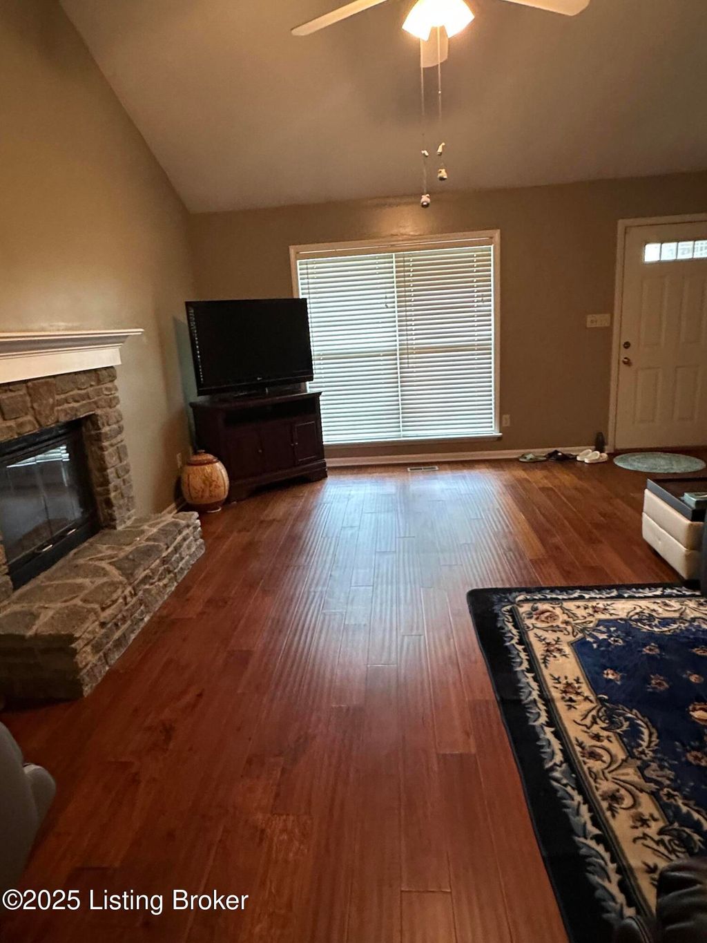 Photo of 4708 Wooded Oak Cir, Louisville, KY 40245 (MLS # 1717416)