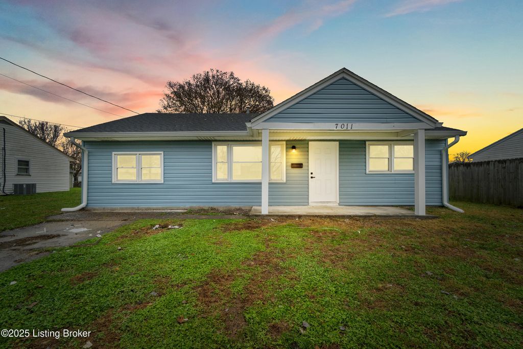 Photo of 7011 Betsy Ross Dr, Louisville, KY 40272 (MLS # 1704045)