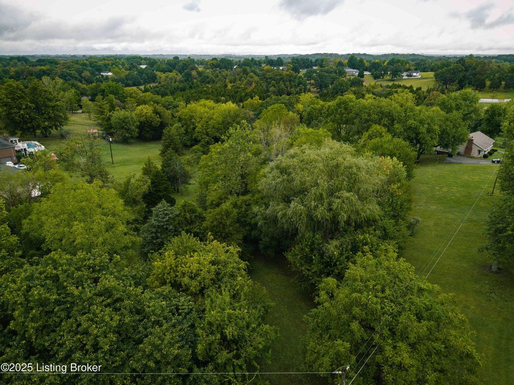 Photo of 1907 Foxboro Rd, La Grange, KY 40031 (MLS # 1699236)