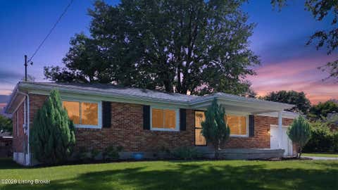 Photo of 6610 Sunny Vale Way, Louisville, KY 40272 (MLS # 1725791)
