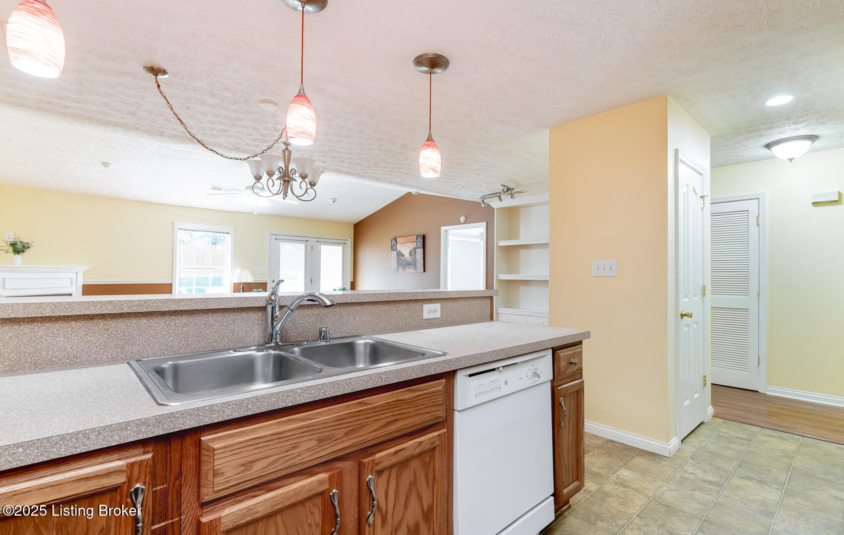 6618 Woods Mill Dr, Louisville, Kentucky image 14