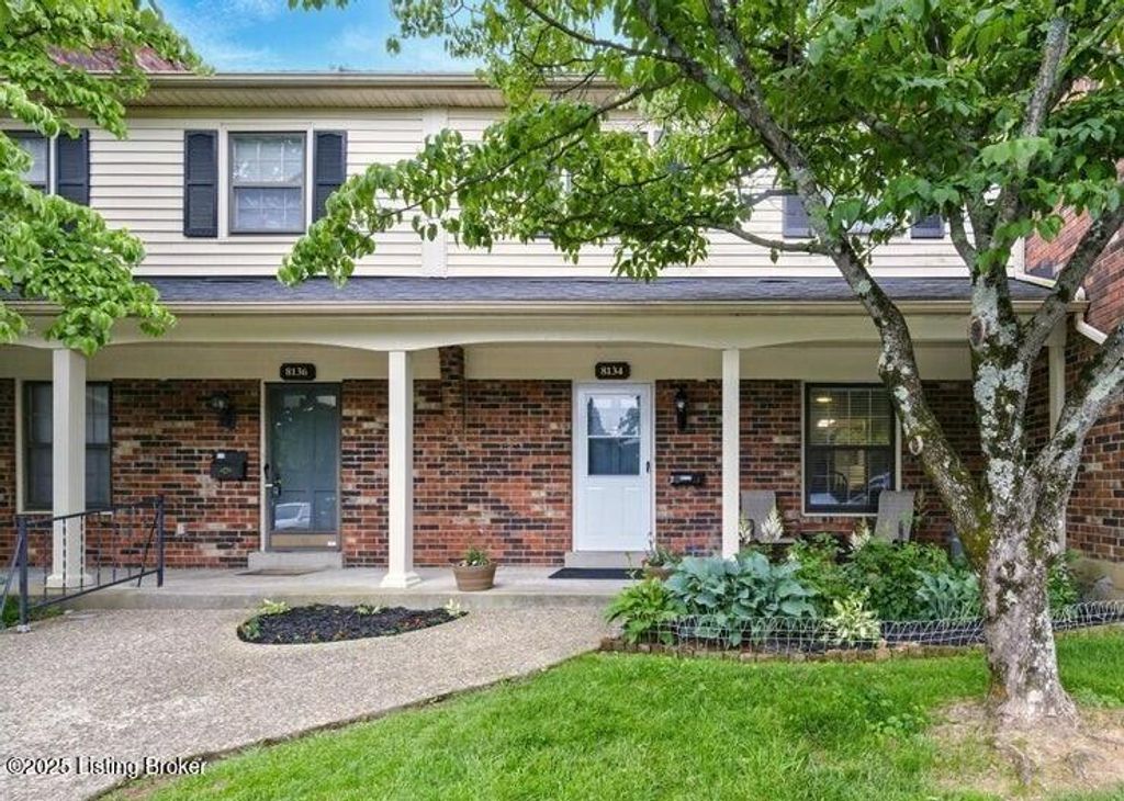 Photo of 8136 Lake Terrace, Louisville, KY 40222 (MLS # 1702001)