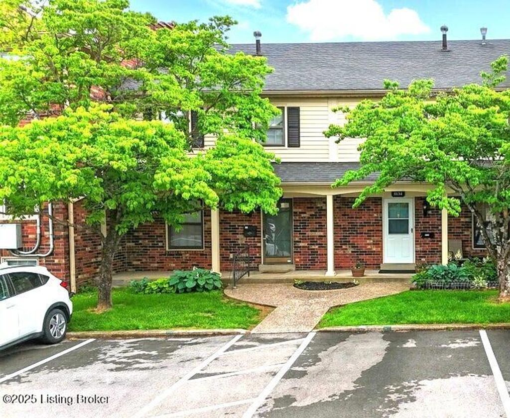 Photo of 8136 Lake Terrace, Louisville, KY 40222 (MLS # 1702001)