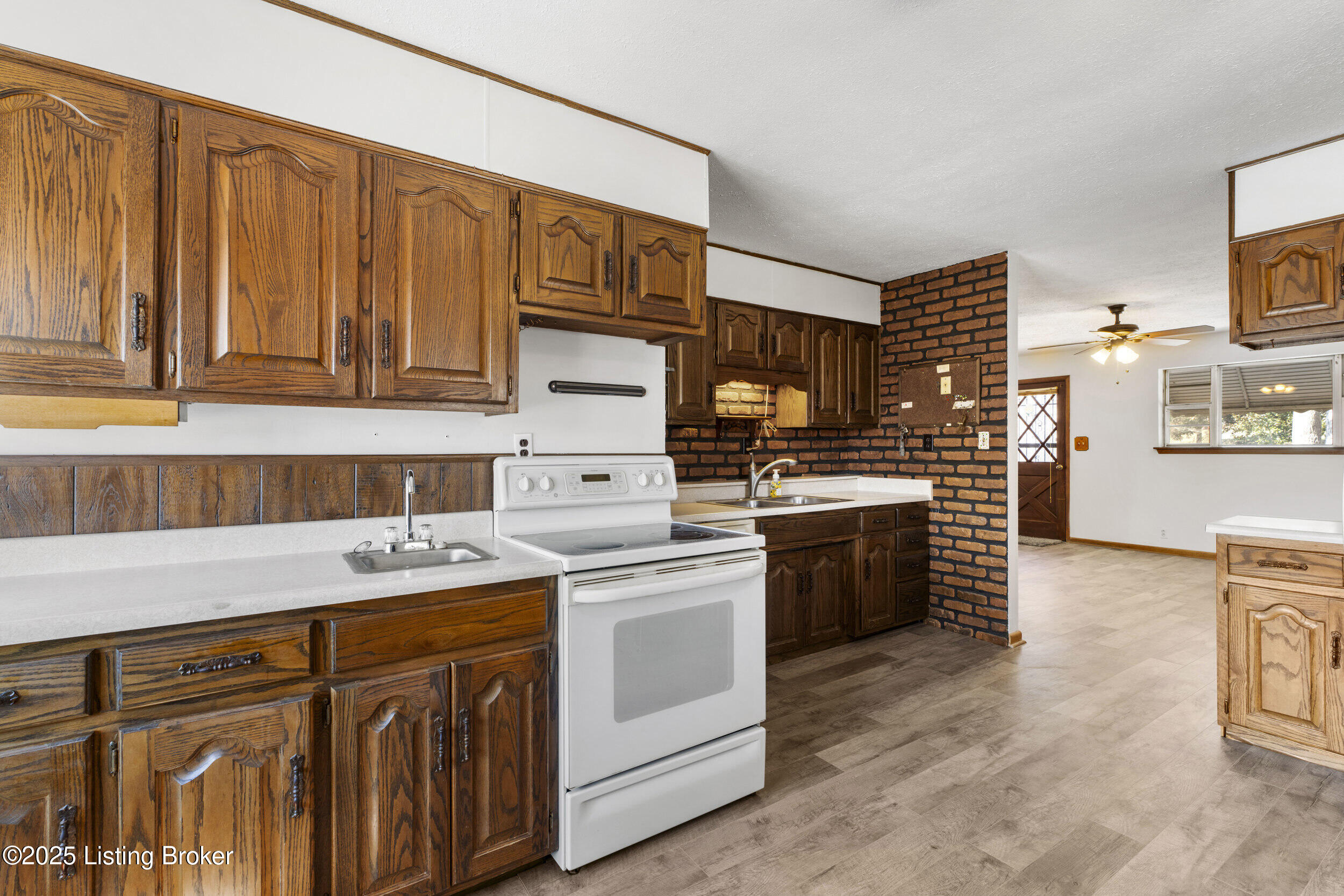 628 N Lakeview Dr, Shepherdsville, Kentucky image 10