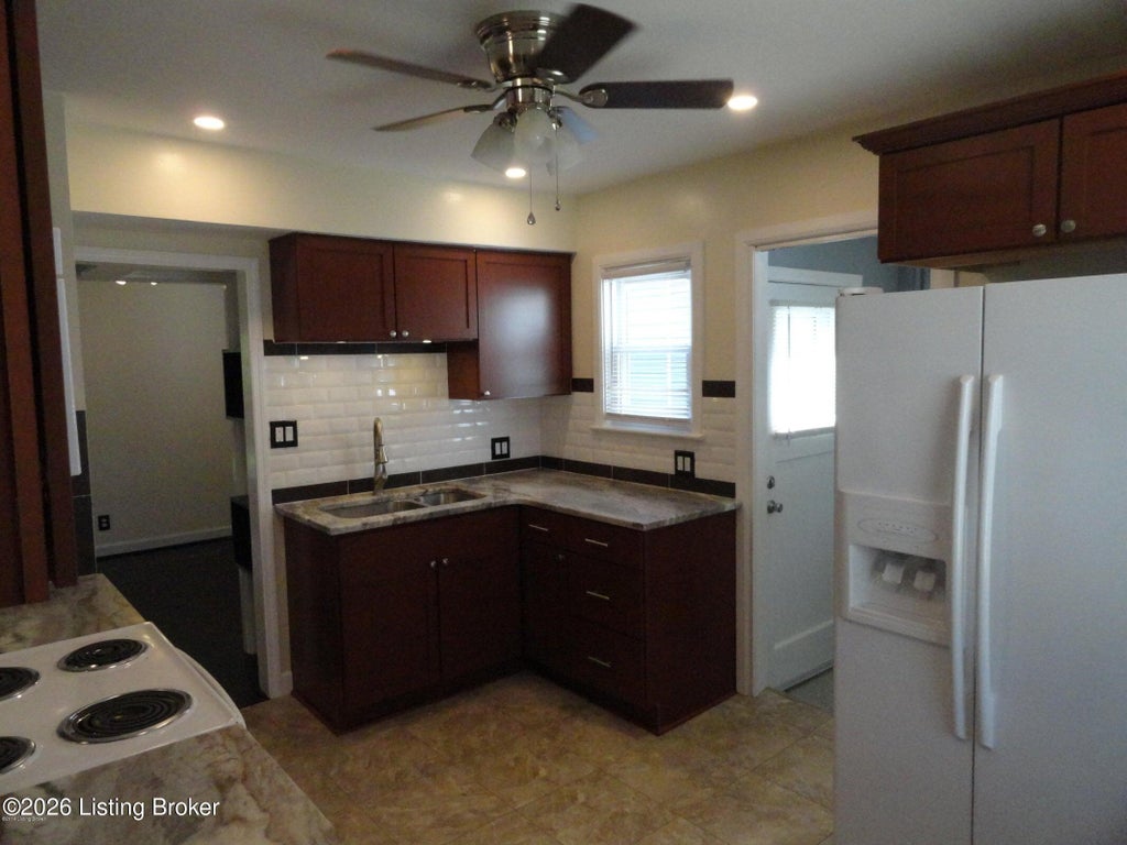 Photo of 502 Harris Pl, Louisville, KY 40222 (MLS # 1723037)