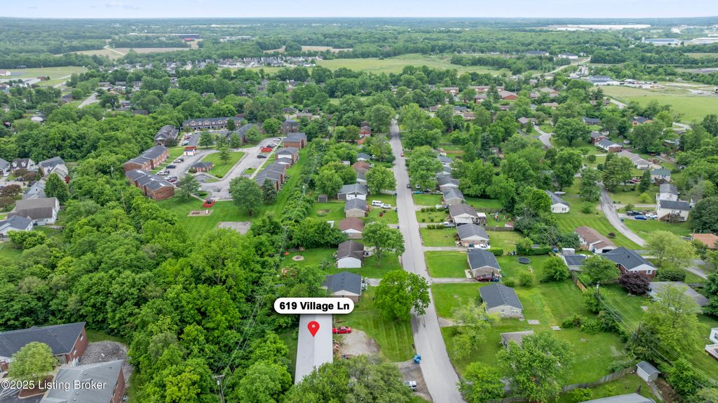 Photo of 619 Village Ln, Shelbyville, KY 40065 (MLS # 1704717)