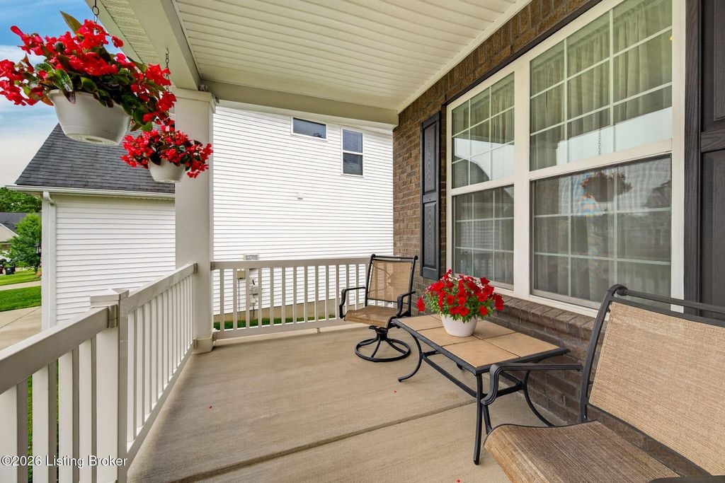 Photo of 12410 Commons Lake Ct, Louisville, KY 40299 (MLS # 1718303)