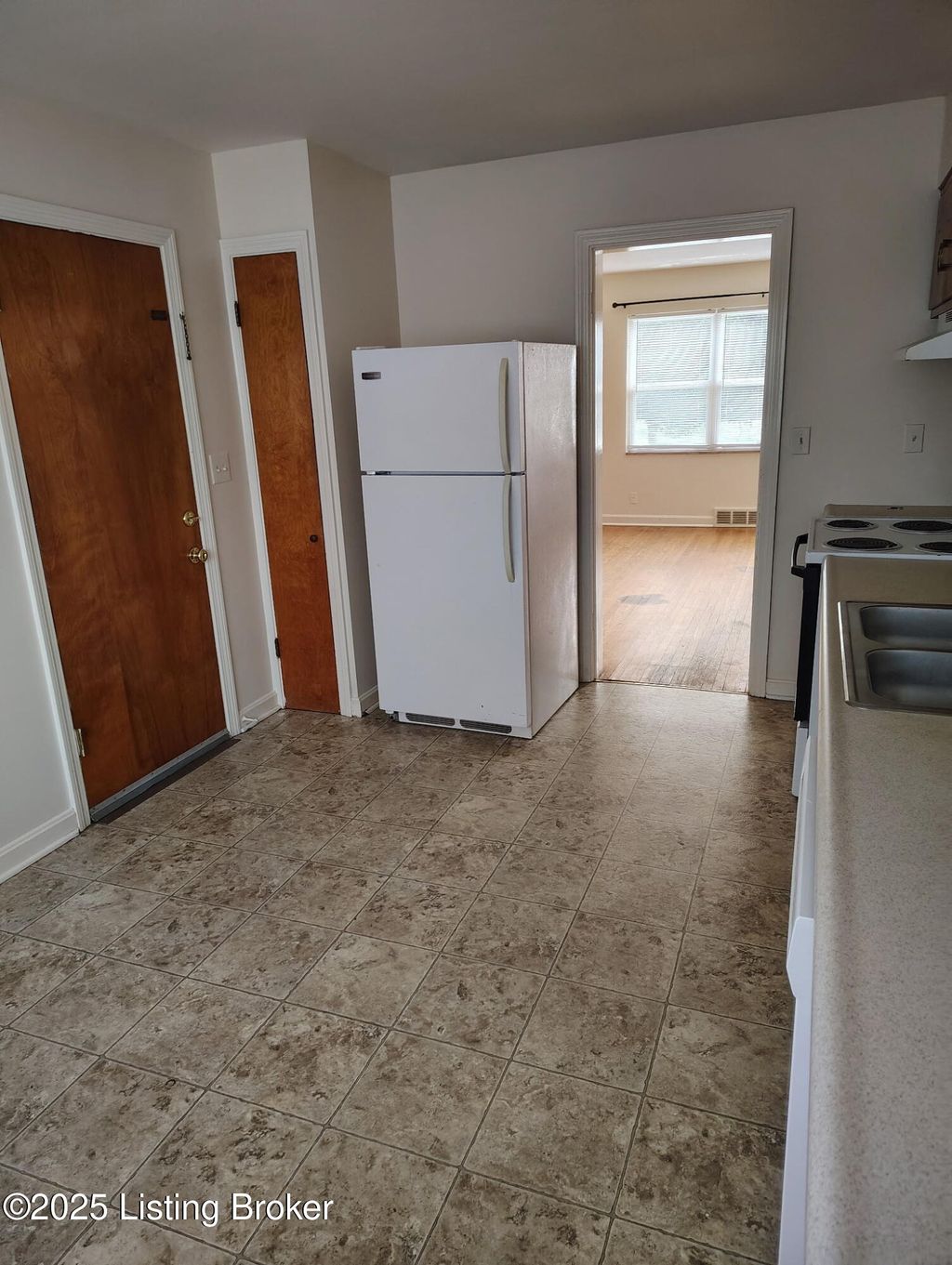 Photo of 4225 Norbourne Blvd, Louisville, KY 40207 (MLS # 1705925)