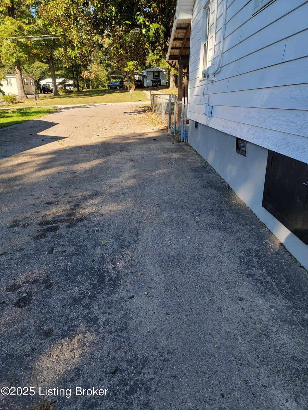 Photo of 765 Chandler Ave, Radcliff, KY 40160 (MLS # 1704794)