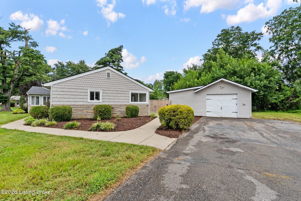 Photo of 4920 Ana Terrace, Louisville, KY 40272 (MLS # 1731696)