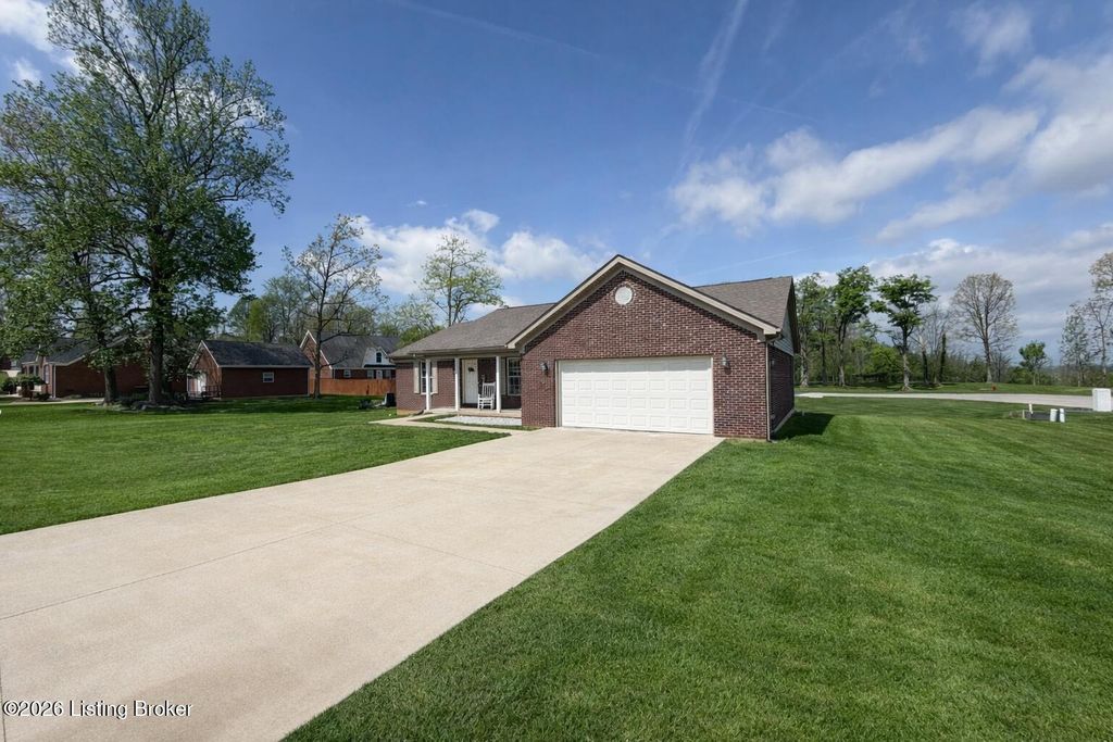 Photo of 309 River Cliff Blvd, Brandenburg, KY 40108 (MLS # 1714284)