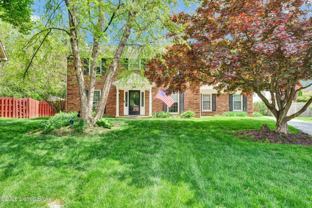 Photo of 1803 Grantham Ct, Louisville, KY 40222 (MLS # 1715668)