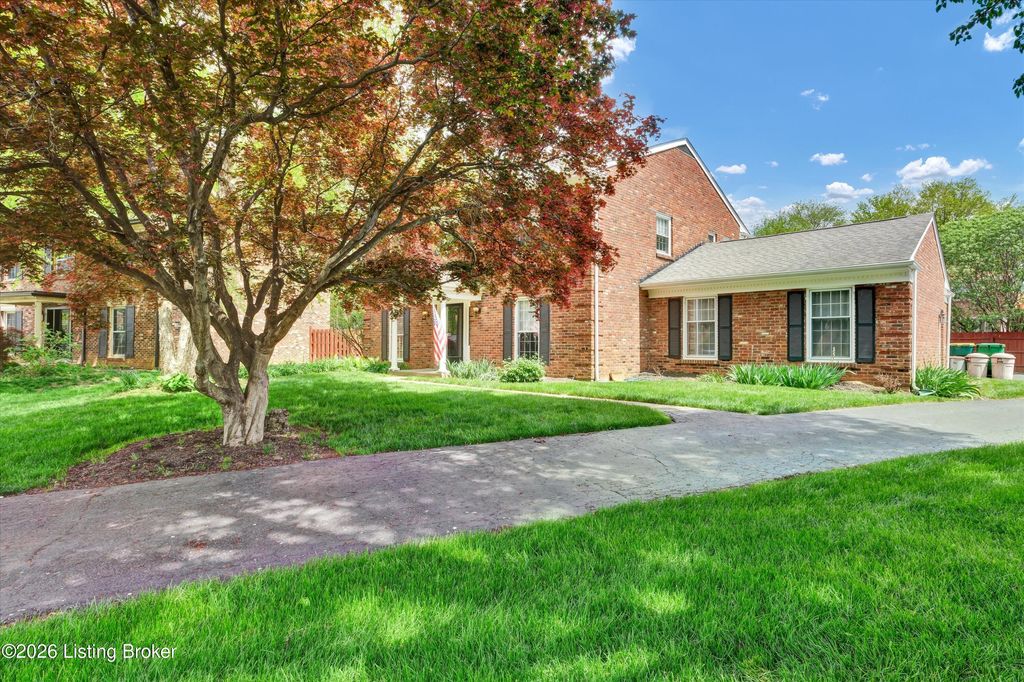 Photo of 1803 Grantham Ct, Louisville, KY 40222 (MLS # 1715668)