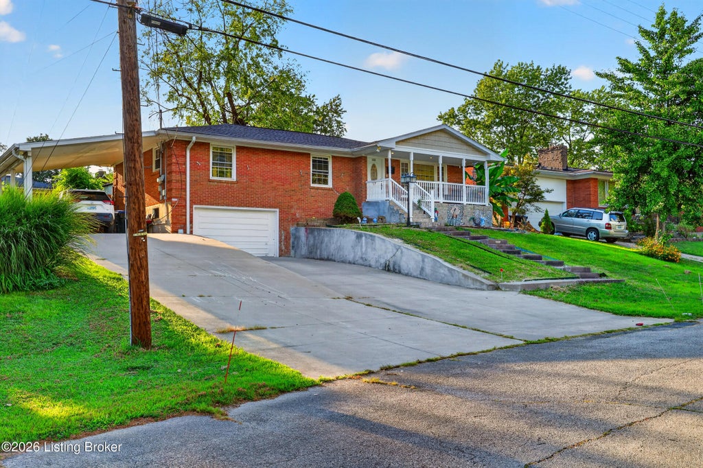 Photo of 6608 Morocco Dr, Louisville, KY 40214 (MLS # 1728294)