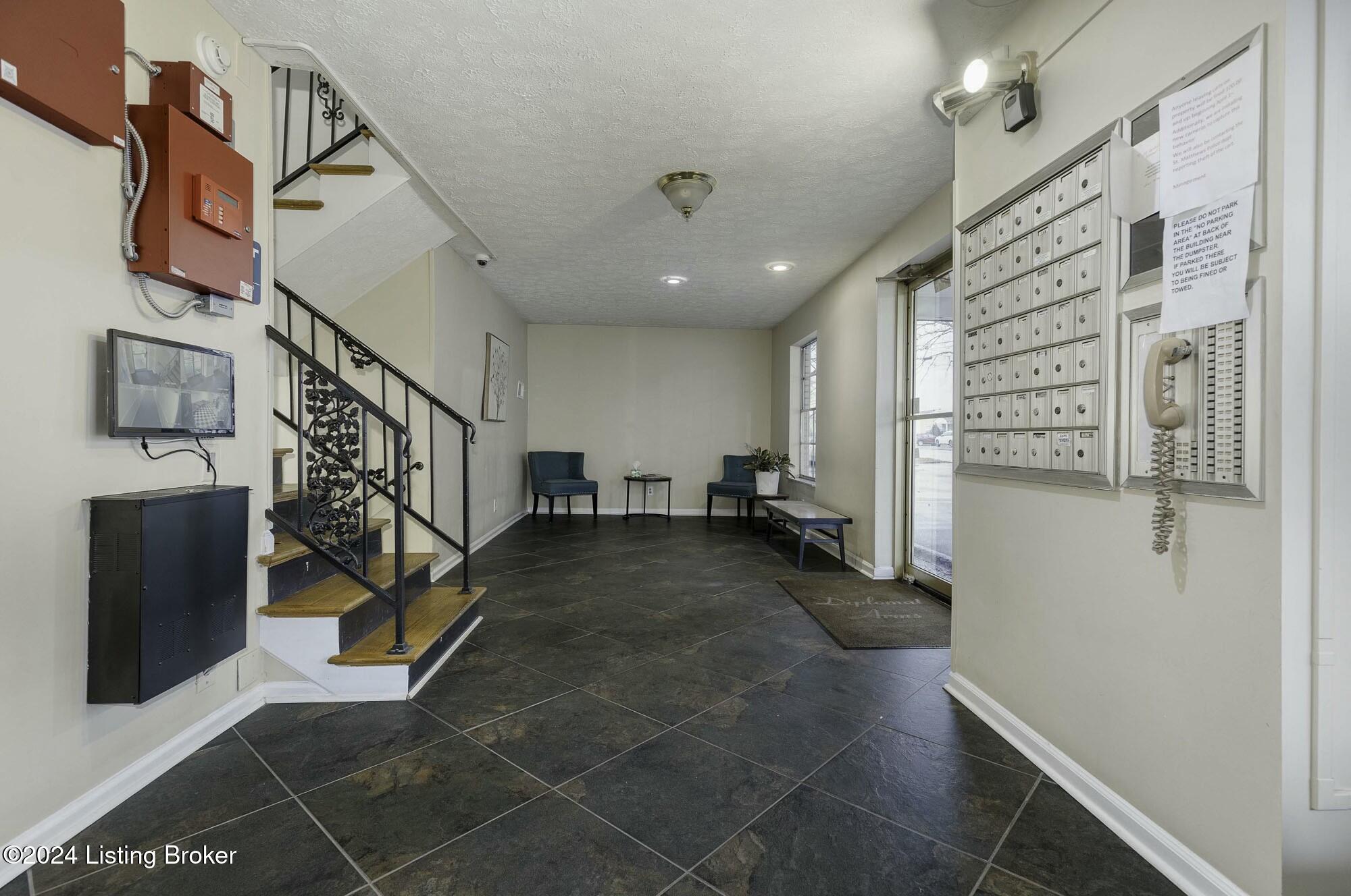 165 Thierman Ln #209, Louisville, Kentucky image 2