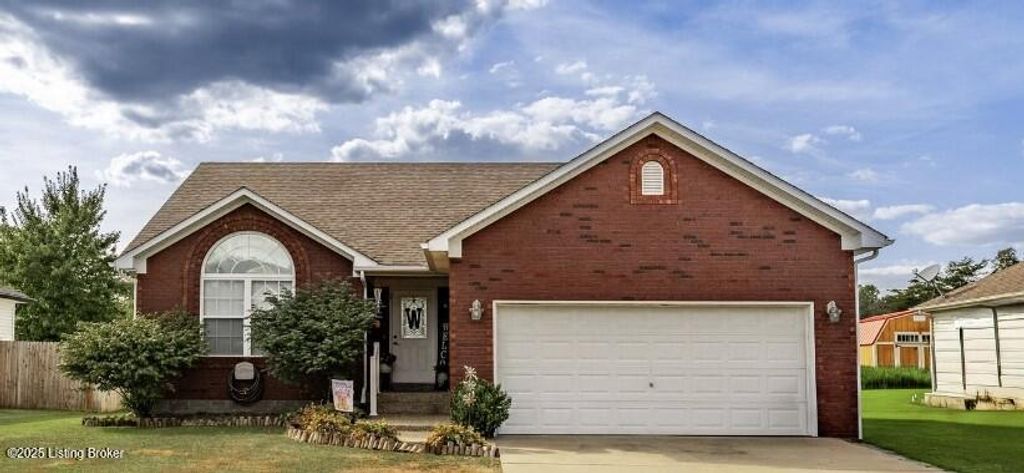 Photo of 317 Madison Rae Blvd, Shepherdsville, KY 40165 (MLS # 1723014)