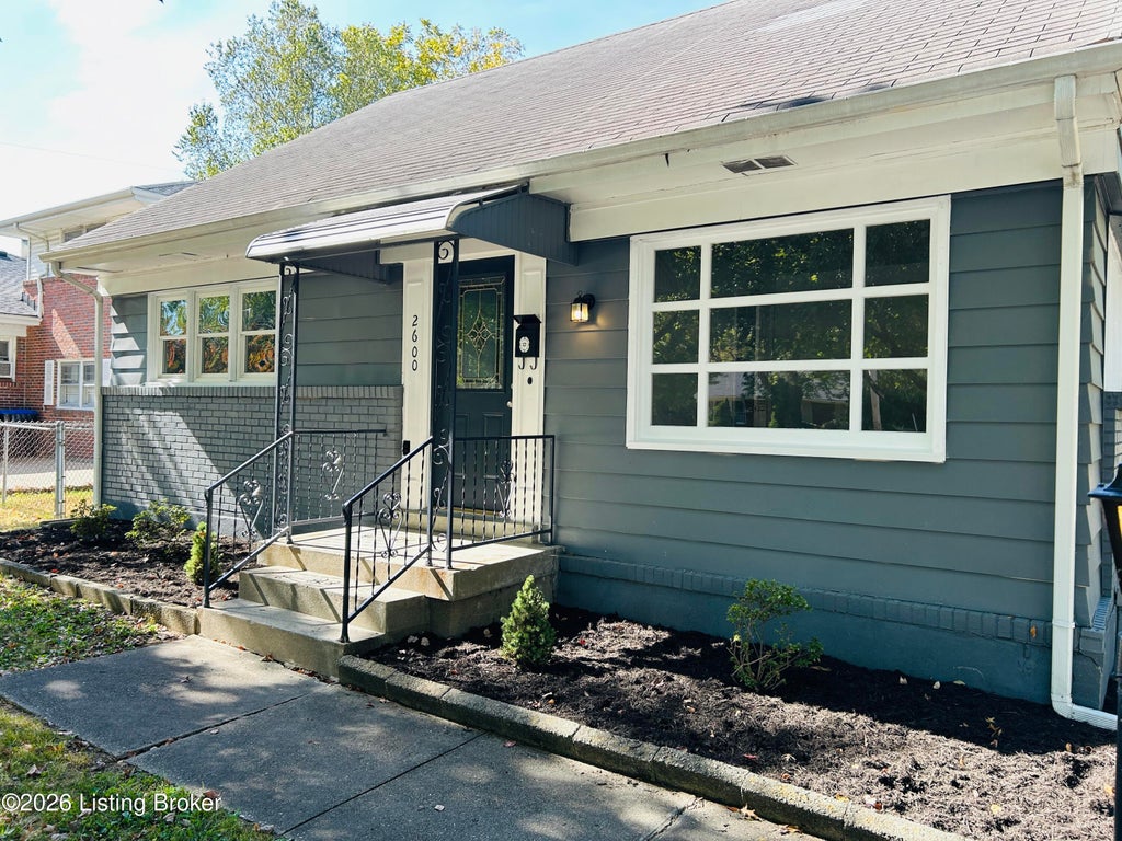 Photo of 2600 Browns Ln, Louisville, KY 40220 (MLS # 1731506)