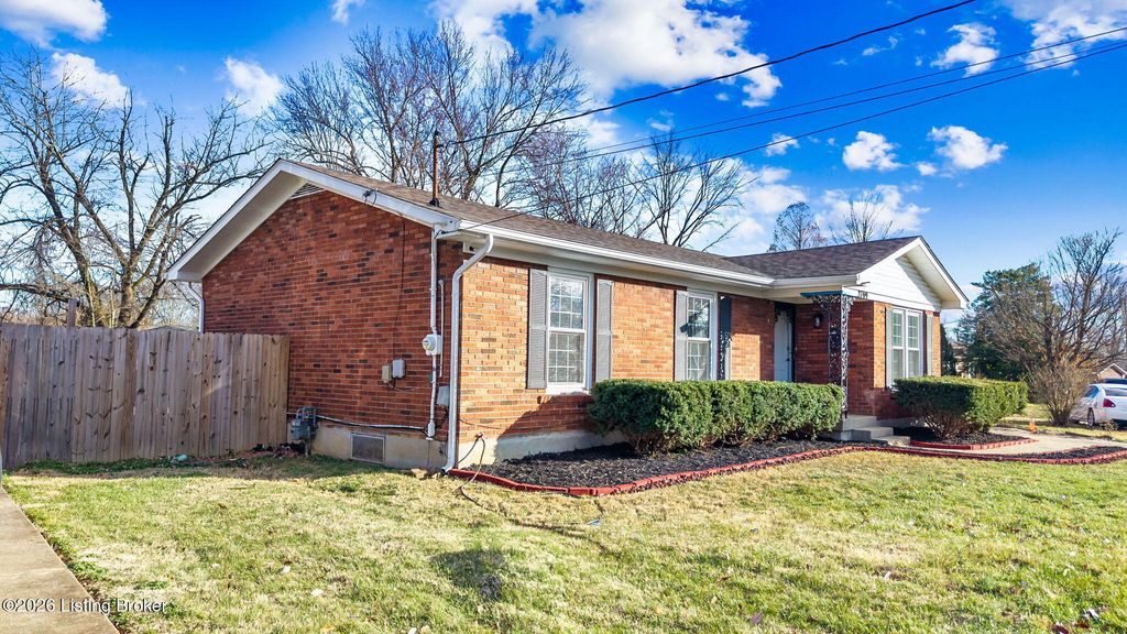 Photo of 2709 Melvin Ct, Louisville, KY 40216 (MLS # 1707273)