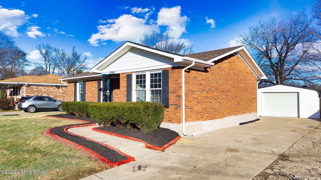 Photo of 2709 Melvin Ct, Louisville, KY 40216 (MLS # 1707273)
