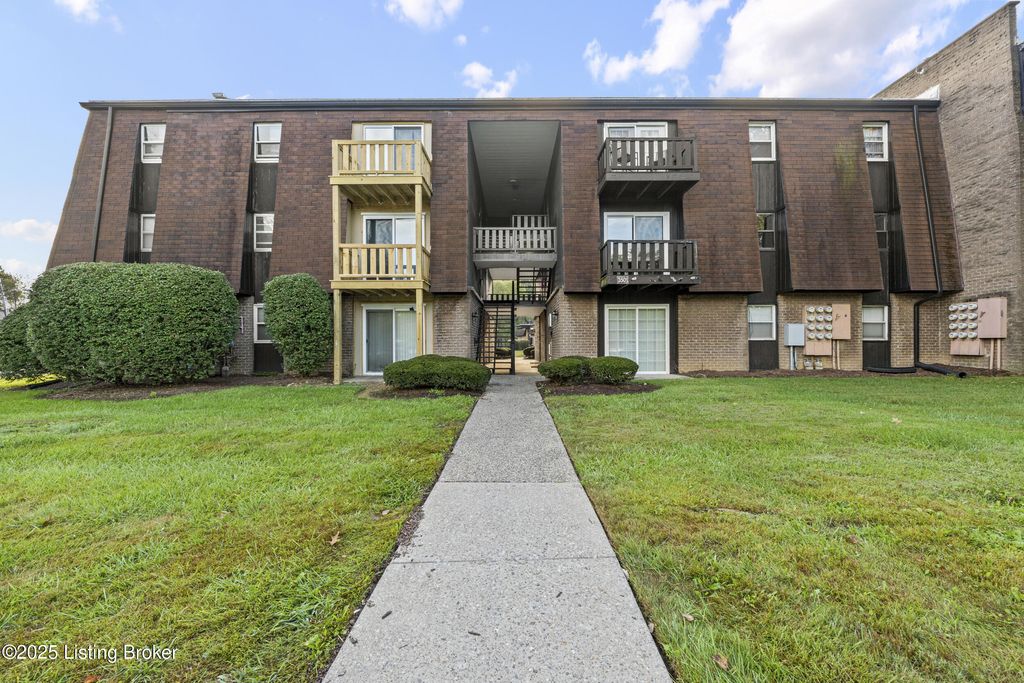 Photo of 3501 Lodge Ln #203, Louisville, KY 40218 (MLS # 1700598)