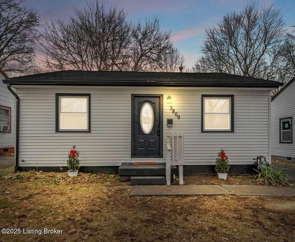 Photo of 3809 Algonquin Pkwy, Louisville, KY 40211 (MLS # 1705732)