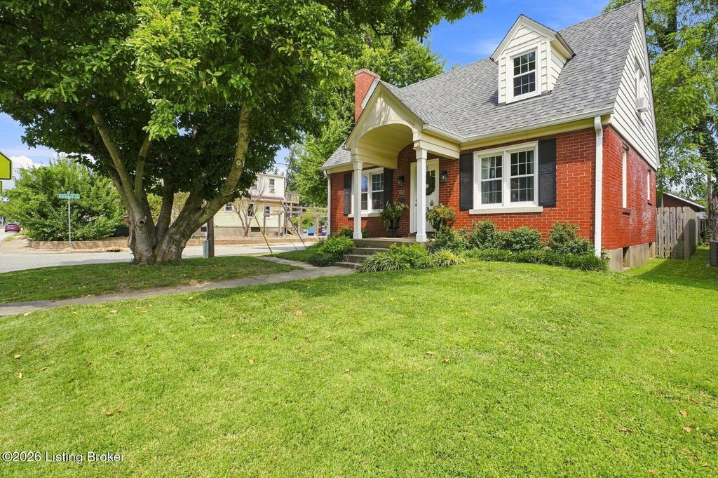 Photo of 301 Cannons Ln, Louisville, KY 40206 (MLS # 1727570)